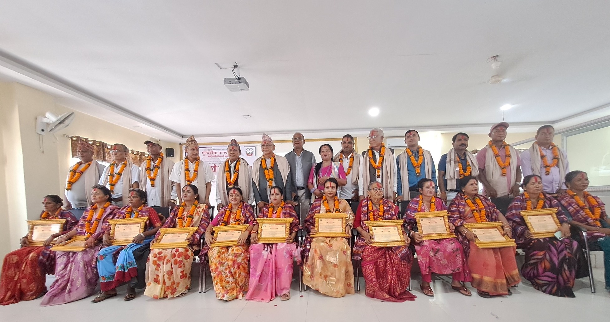 सुन्दरहरैंचाका १२ उत्कृष्ट 'ढुकुर जोडी' सम्मानित