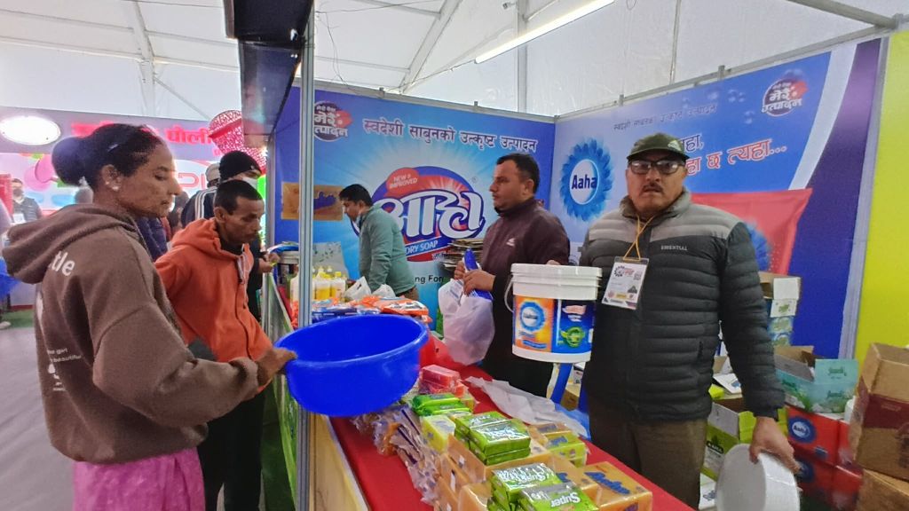 आहा साबुन, सर्फ र फिनेलमा छुटैछुट