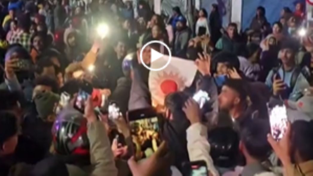 रास्वपाका कार्यकर्ताले झन्डा जलाइएकामा एमालेको ध्यानाकर्षण