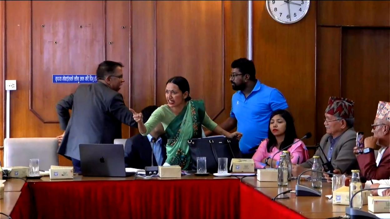 सञ्चारमन्त्रीको अध्यक्षतामा बसेको कार्यक्रमबाट आशिका तामाङको डाङडाङ र डुङडुङ !