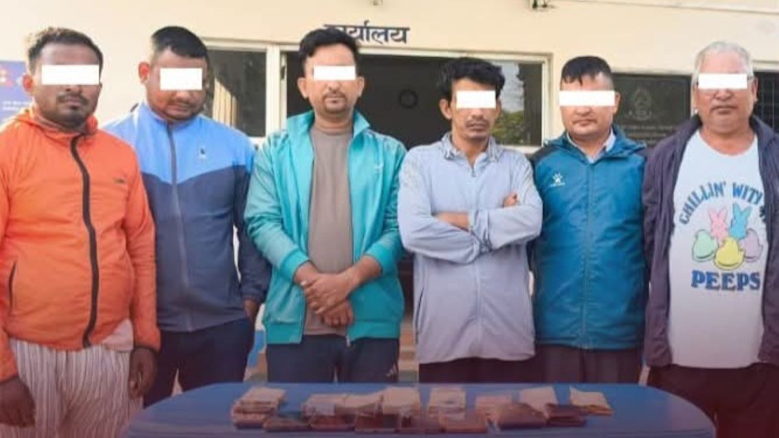 झापामा जुवातास खेलिरहेका ६ जना पक्राउ, एक लाख २२ हजार नगद पनि बरामद