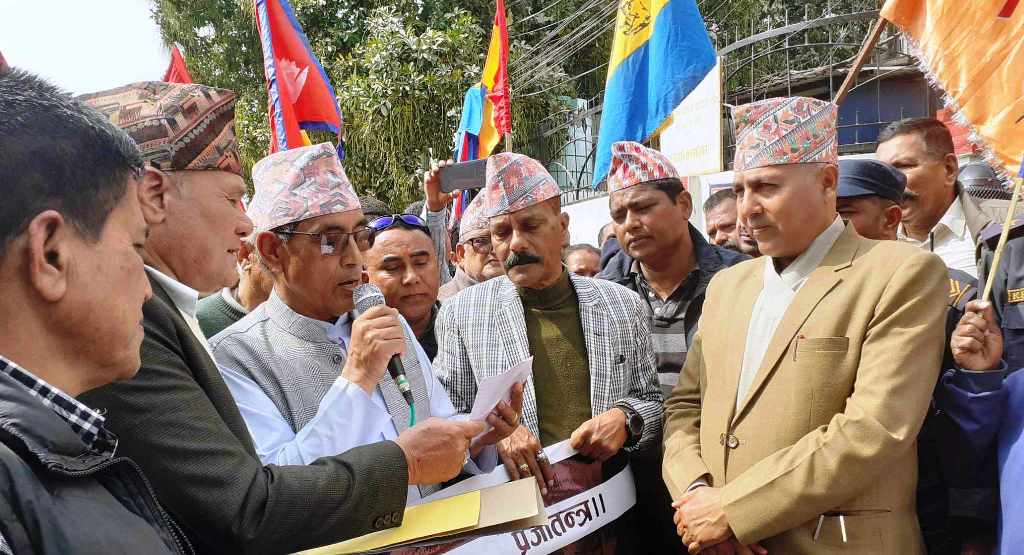 ४० सुत्रीय माग राखेर राप्रपा मोरङले बुझायो सिडियोलाई ज्ञापन (फोटो)